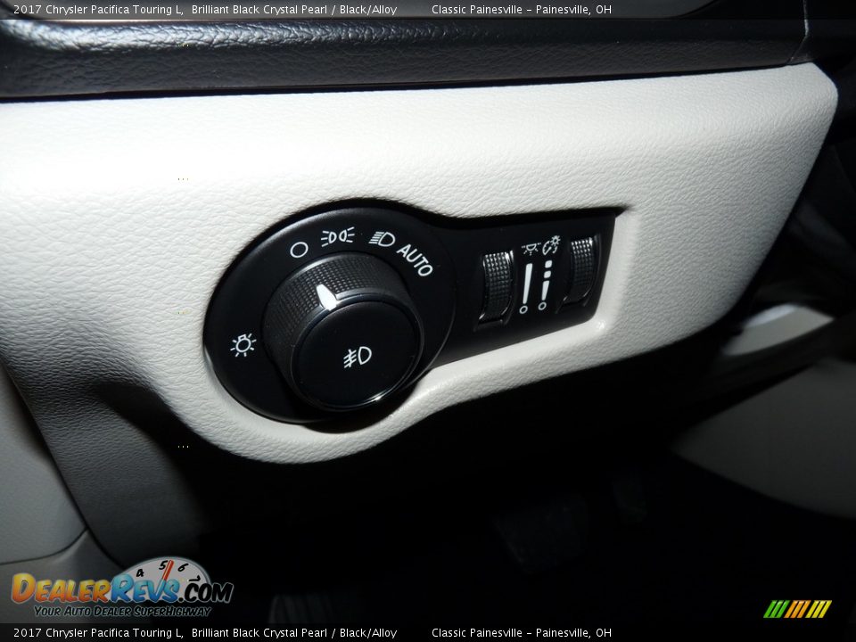 2017 Chrysler Pacifica Touring L Brilliant Black Crystal Pearl / Black/Alloy Photo #12