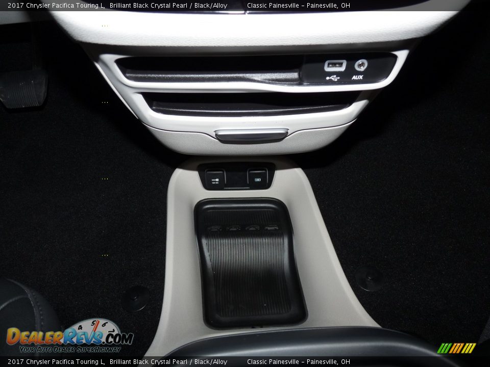 2017 Chrysler Pacifica Touring L Brilliant Black Crystal Pearl / Black/Alloy Photo #16