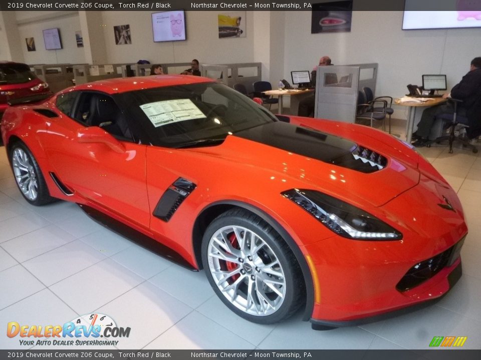 Front 3/4 View of 2019 Chevrolet Corvette Z06 Coupe Photo #5