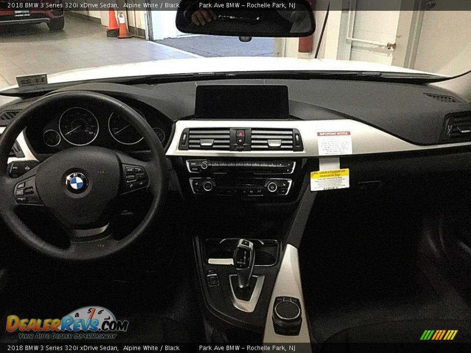 2018 BMW 3 Series 320i xDrive Sedan Alpine White / Black Photo #21