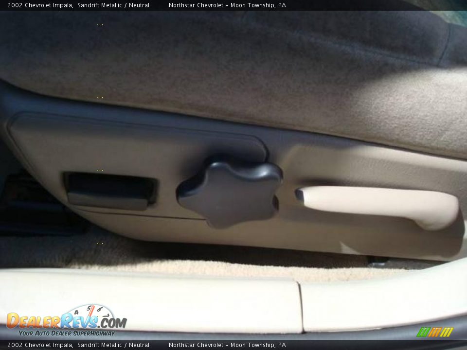2002 Chevrolet Impala Sandrift Metallic / Neutral Photo #15