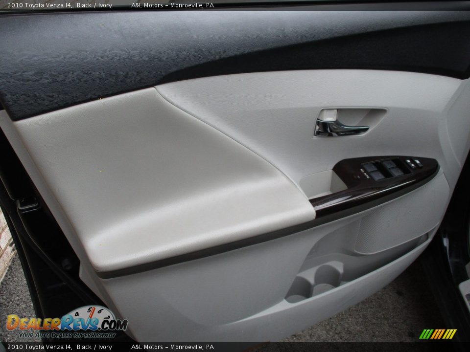 2010 Toyota Venza I4 Black / Ivory Photo #10