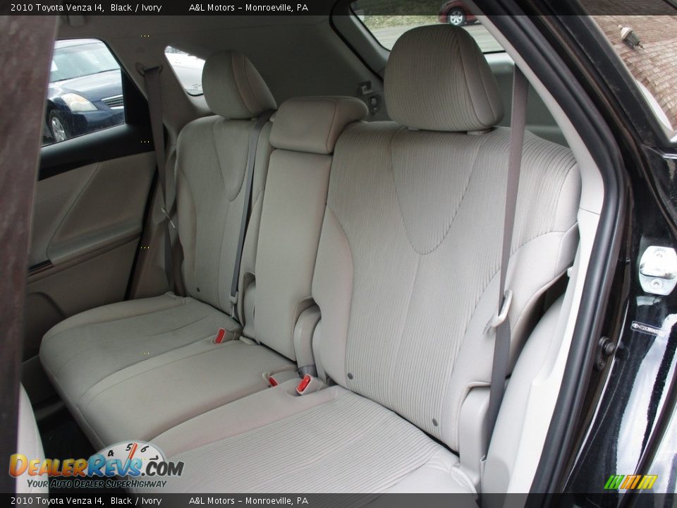 2010 Toyota Venza I4 Black / Ivory Photo #12