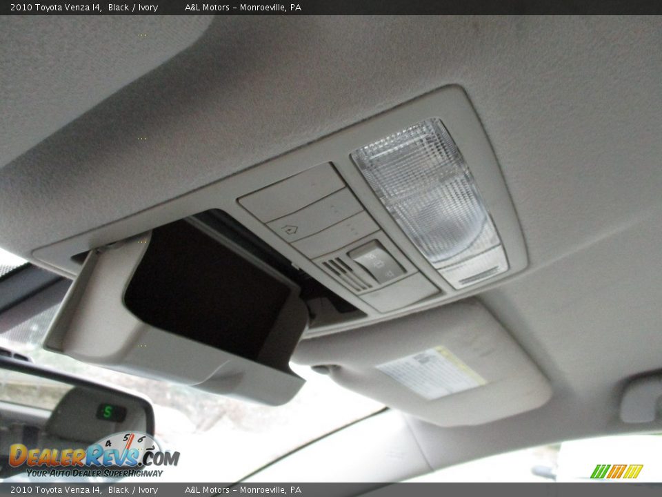 2010 Toyota Venza I4 Black / Ivory Photo #18