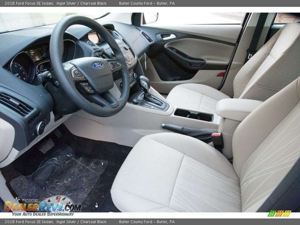 2018 Ford Focus SE Sedan Ingot Silver / Charcoal Black Photo #5