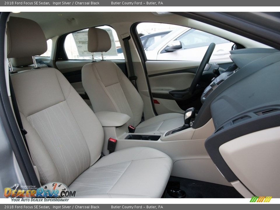 2018 Ford Focus SE Sedan Ingot Silver / Charcoal Black Photo #8