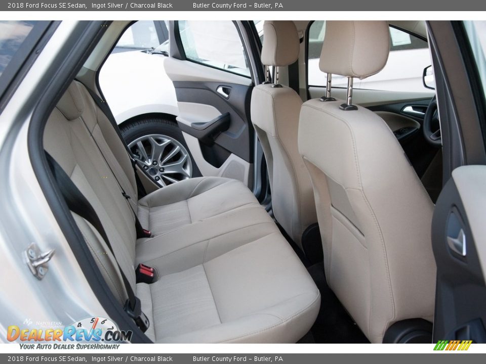 2018 Ford Focus SE Sedan Ingot Silver / Charcoal Black Photo #10
