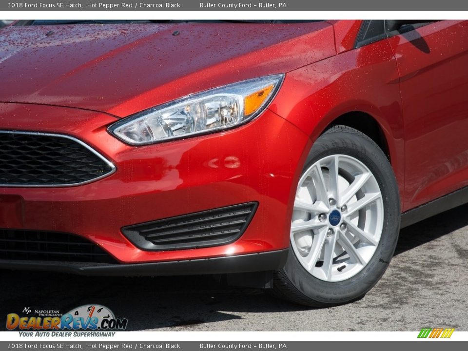 2018 Ford Focus SE Hatch Hot Pepper Red / Charcoal Black Photo #2