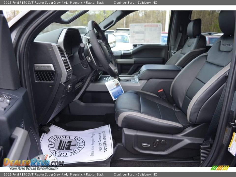Front Seat of 2018 Ford F150 SVT Raptor SuperCrew 4x4 Photo #8