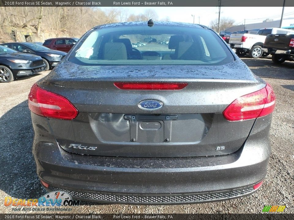 2018 Ford Focus SE Sedan Magnetic / Charcoal Black Photo #4
