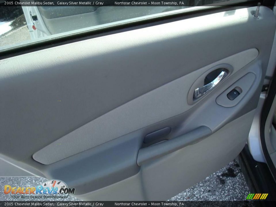 2005 Chevrolet Malibu Sedan Galaxy Silver Metallic / Gray Photo #13