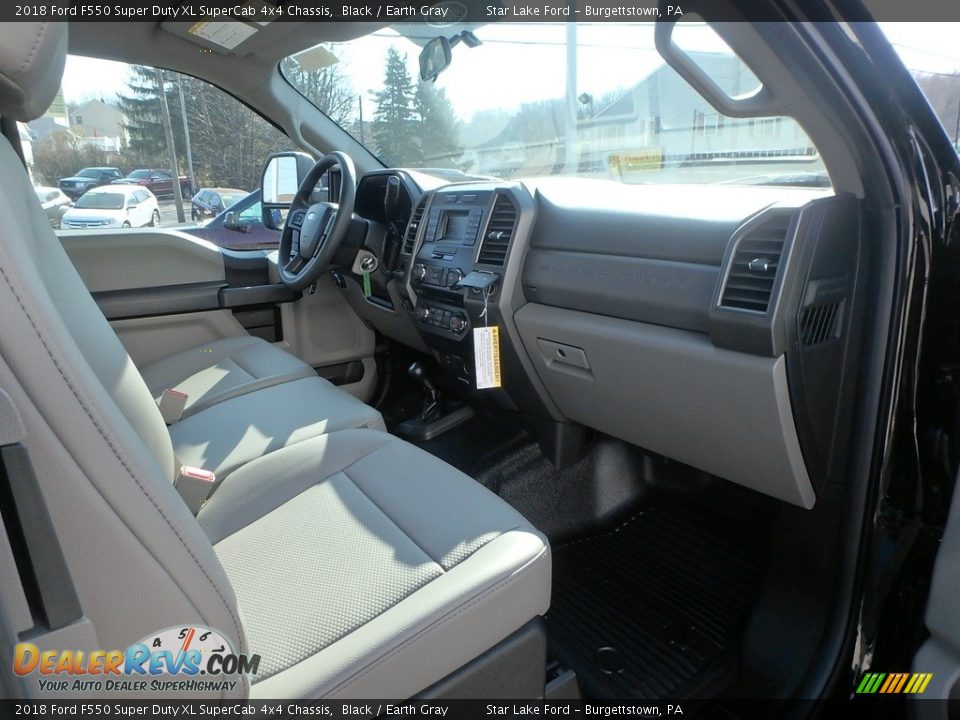 Earth Gray Interior - 2018 Ford F550 Super Duty XL SuperCab 4x4 Chassis Photo #5