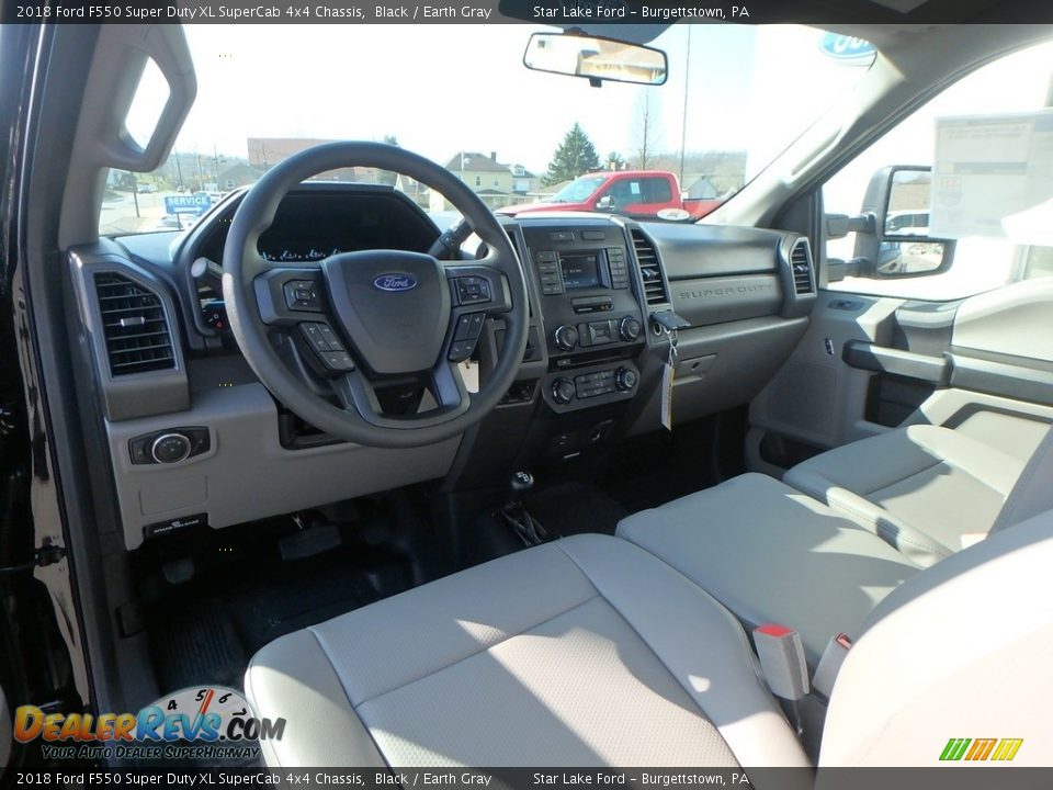 Front Seat of 2018 Ford F550 Super Duty XL SuperCab 4x4 Chassis Photo #13
