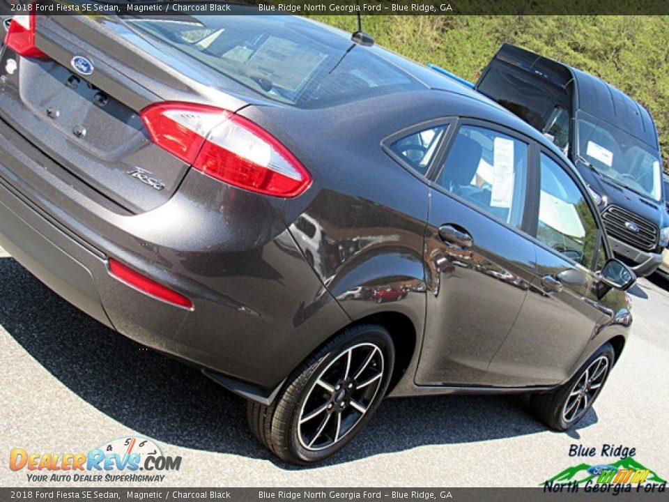 2018 Ford Fiesta SE Sedan Magnetic / Charcoal Black Photo #32