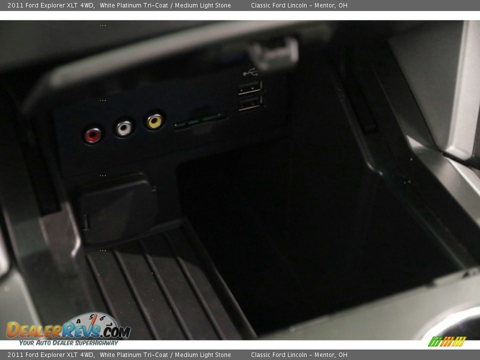 2011 Ford Explorer XLT 4WD White Platinum Tri-Coat / Medium Light Stone Photo #18