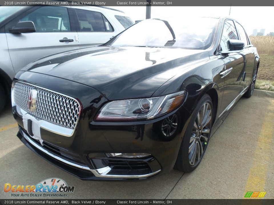 Front 3/4 View of 2018 Lincoln Continental Reserve AWD Photo #1