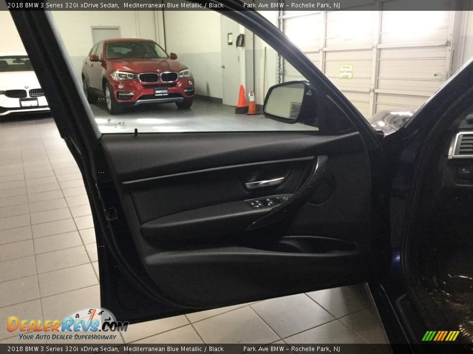 2018 BMW 3 Series 320i xDrive Sedan Mediterranean Blue Metallic / Black Photo #9