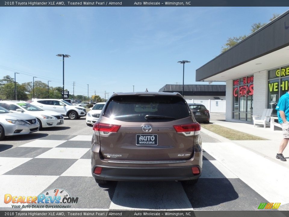 2018 Toyota Highlander XLE AWD Toasted Walnut Pearl / Almond Photo #4