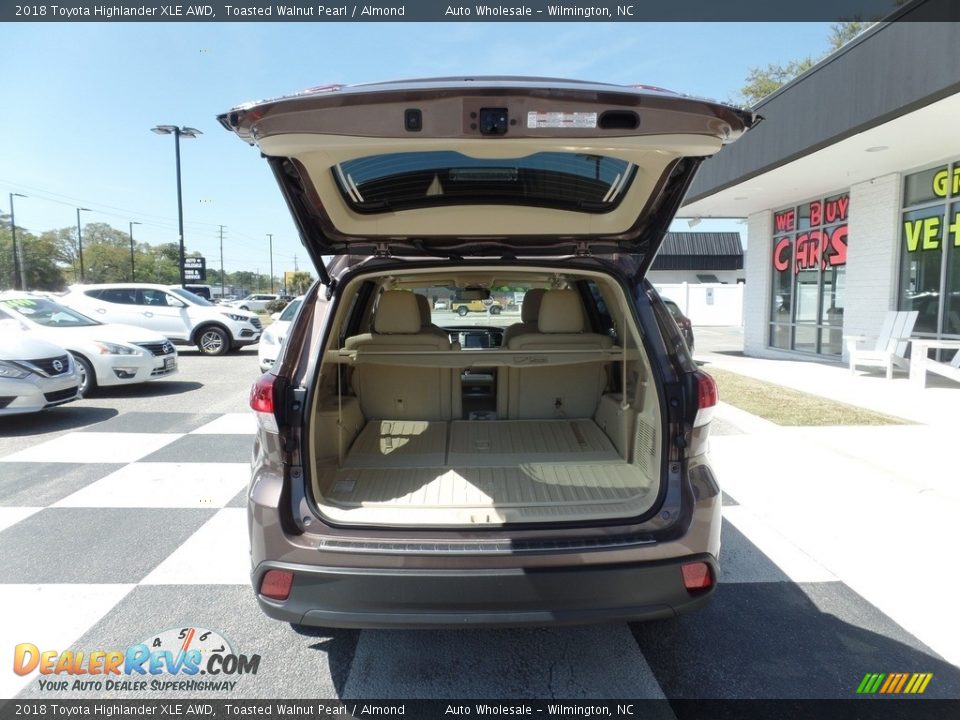 2018 Toyota Highlander XLE AWD Toasted Walnut Pearl / Almond Photo #5