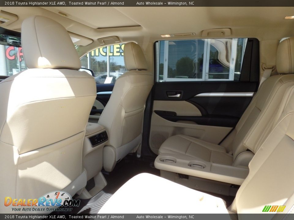 2018 Toyota Highlander XLE AWD Toasted Walnut Pearl / Almond Photo #12