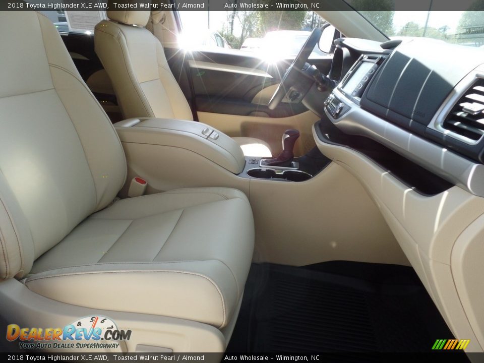 2018 Toyota Highlander XLE AWD Toasted Walnut Pearl / Almond Photo #13