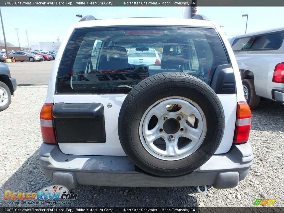 2003 Chevrolet Tracker 4WD Hard Top White / Medium Gray Photo #3