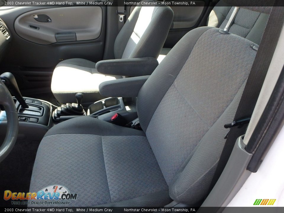 2003 Chevrolet Tracker 4WD Hard Top White / Medium Gray Photo #8
