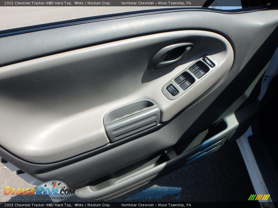 2003 Chevrolet Tracker 4WD Hard Top White / Medium Gray Photo #11