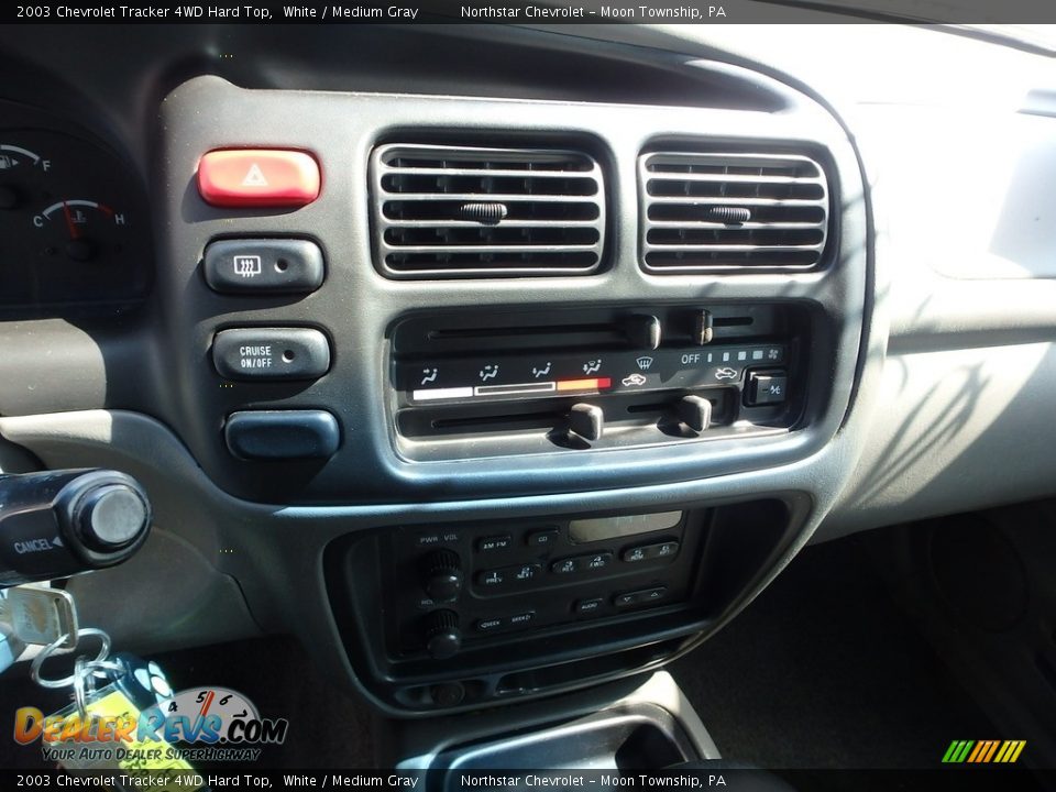 2003 Chevrolet Tracker 4WD Hard Top White / Medium Gray Photo #13