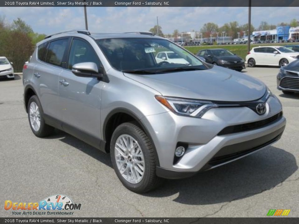 Front 3/4 View of 2018 Toyota RAV4 Limited Photo #1