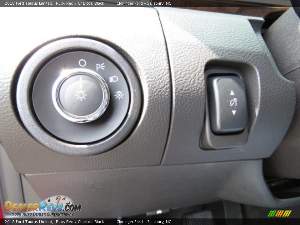 Controls of 2018 Ford Taurus Limited Photo #27