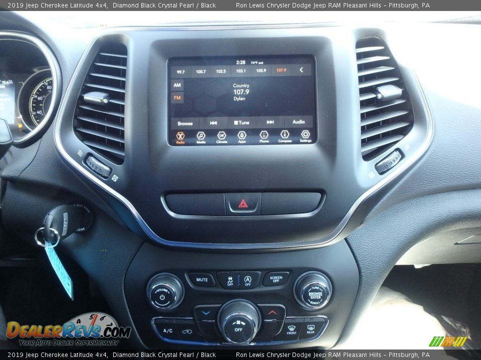 2019 Jeep Cherokee Latitude 4x4 Diamond Black Crystal Pearl / Black Photo #15