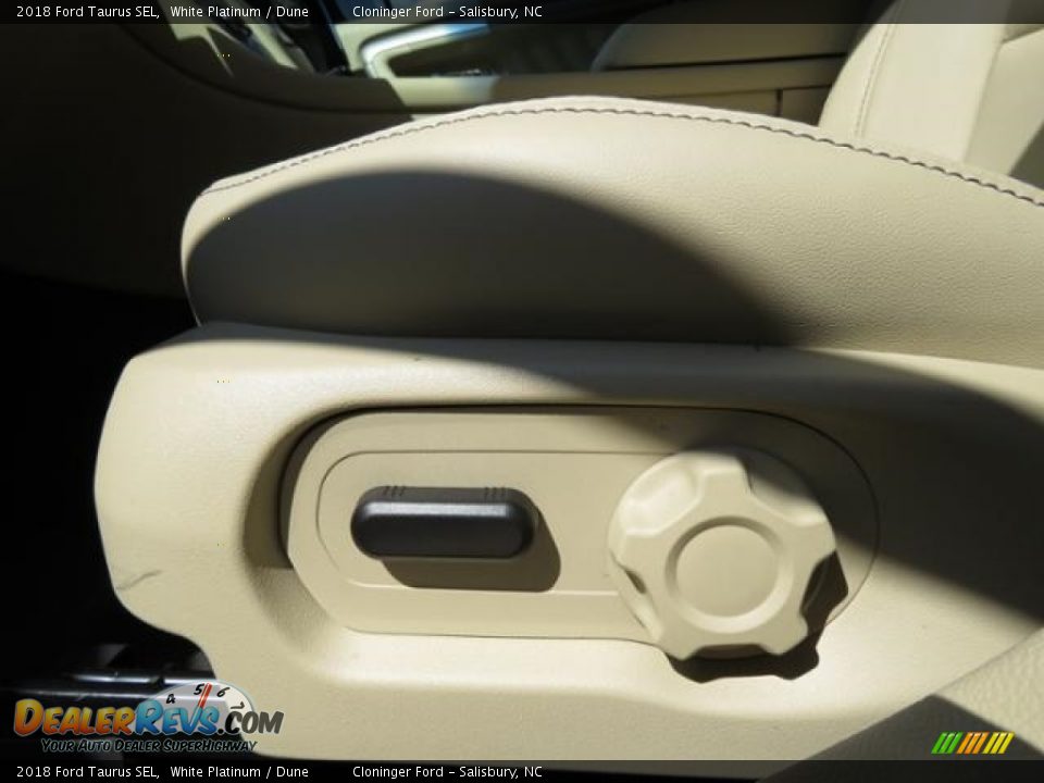 2018 Ford Taurus SEL White Platinum / Dune Photo #14