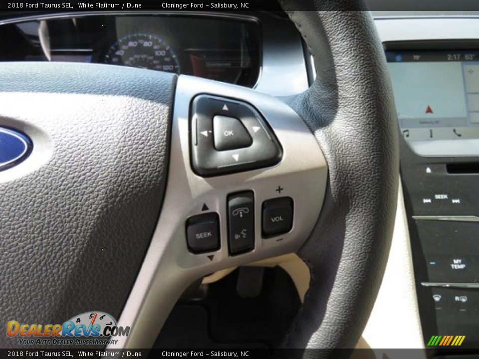 2018 Ford Taurus SEL White Platinum / Dune Photo #17