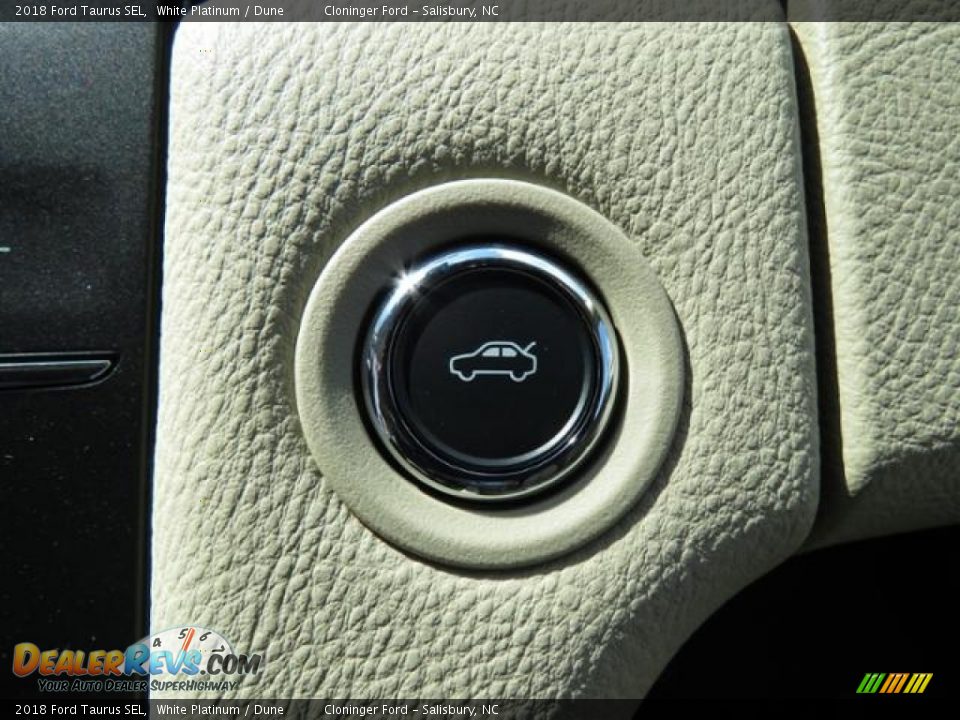 2018 Ford Taurus SEL White Platinum / Dune Photo #22