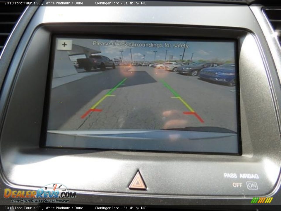 2018 Ford Taurus SEL White Platinum / Dune Photo #23