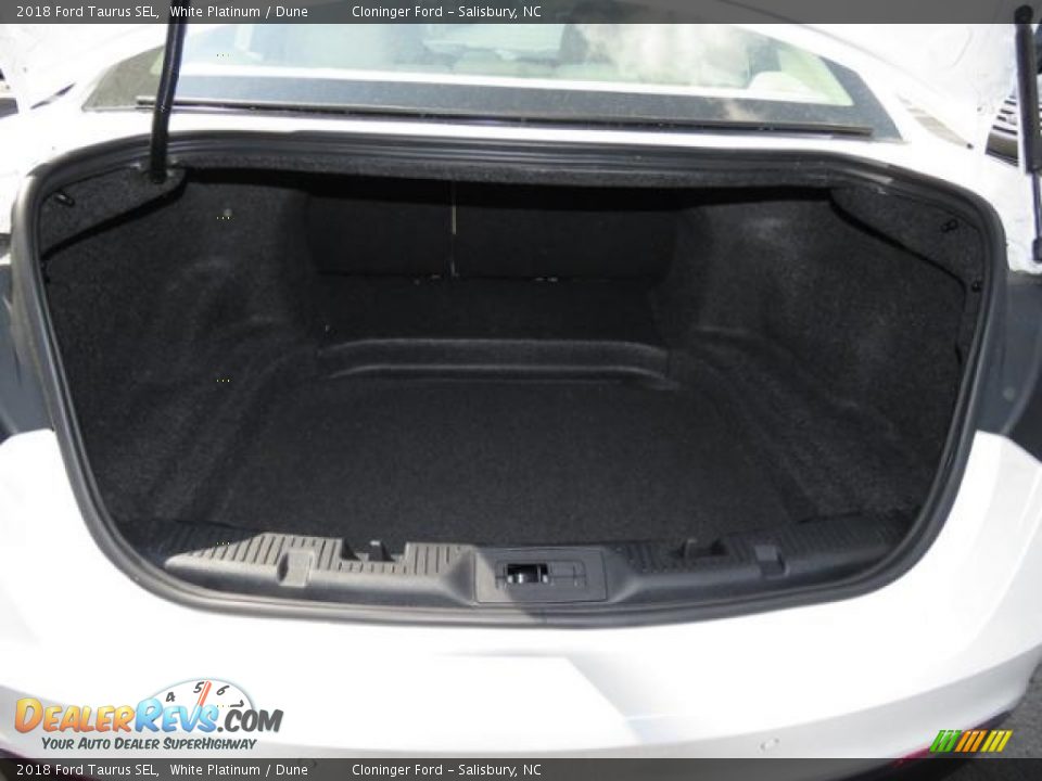 2018 Ford Taurus SEL White Platinum / Dune Photo #26