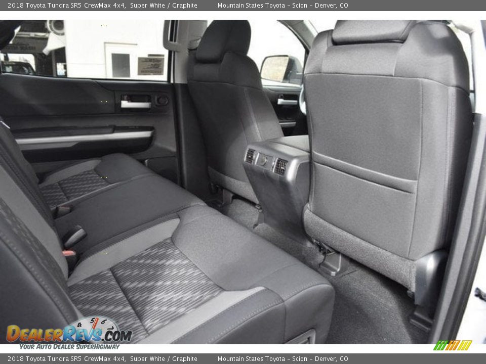 2018 Toyota Tundra SR5 CrewMax 4x4 Super White / Graphite Photo #16