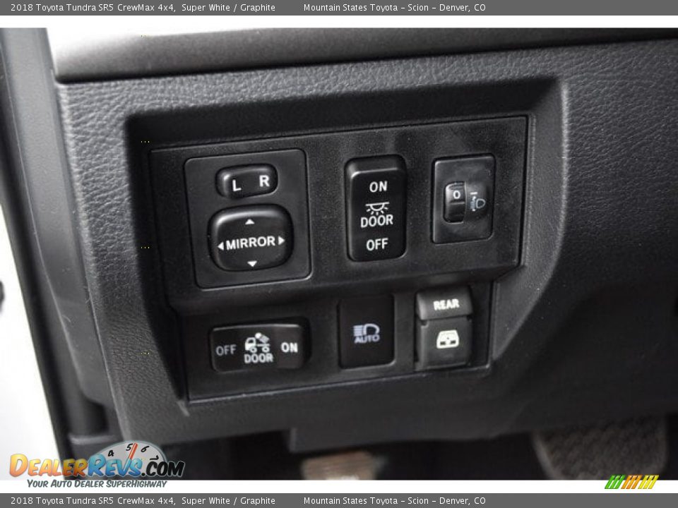 2018 Toyota Tundra SR5 CrewMax 4x4 Super White / Graphite Photo #24
