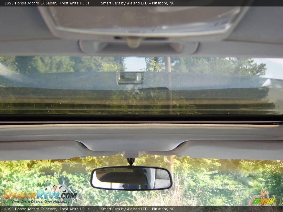1993 Honda Accord EX Sedan Frost White / Blue Photo #16