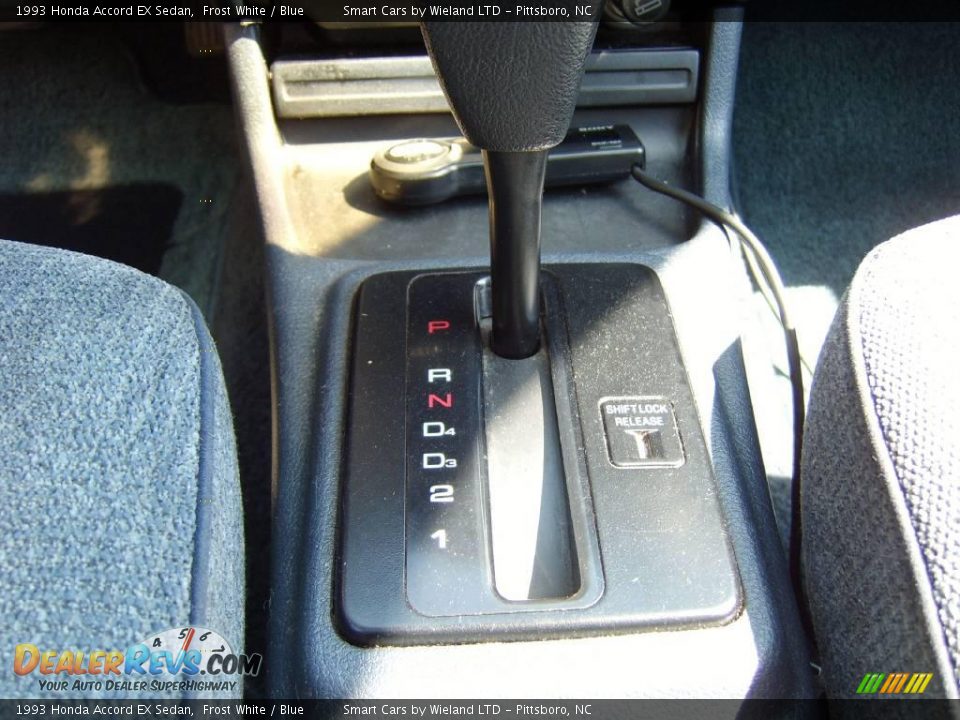 1993 Honda Accord EX Sedan Frost White / Blue Photo #17