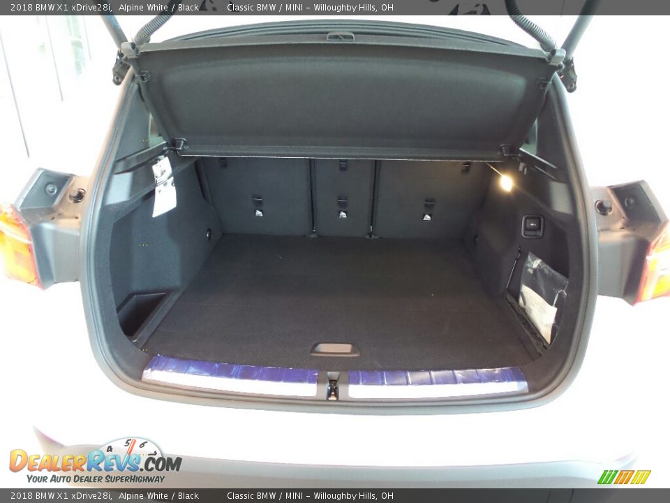 2018 BMW X1 xDrive28i Alpine White / Black Photo #7