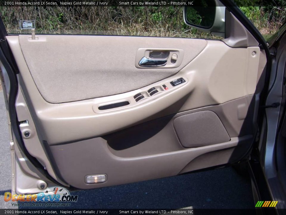2001 Honda Accord LX Sedan Naples Gold Metallic / Ivory Photo #11