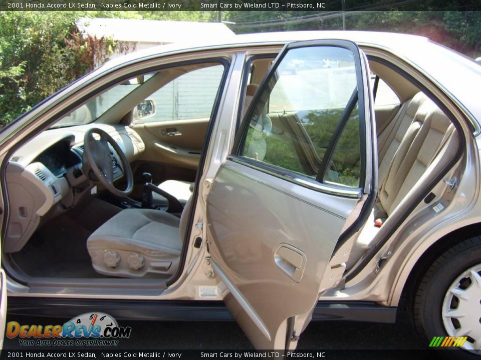 2001 Honda Accord LX Sedan Naples Gold Metallic / Ivory Photo #13