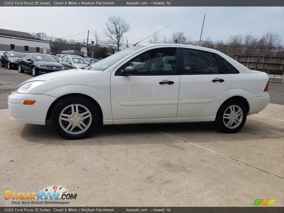 2002 Ford Focus SE Sedan Cloud 9 White / Medium Parchment Photo #2