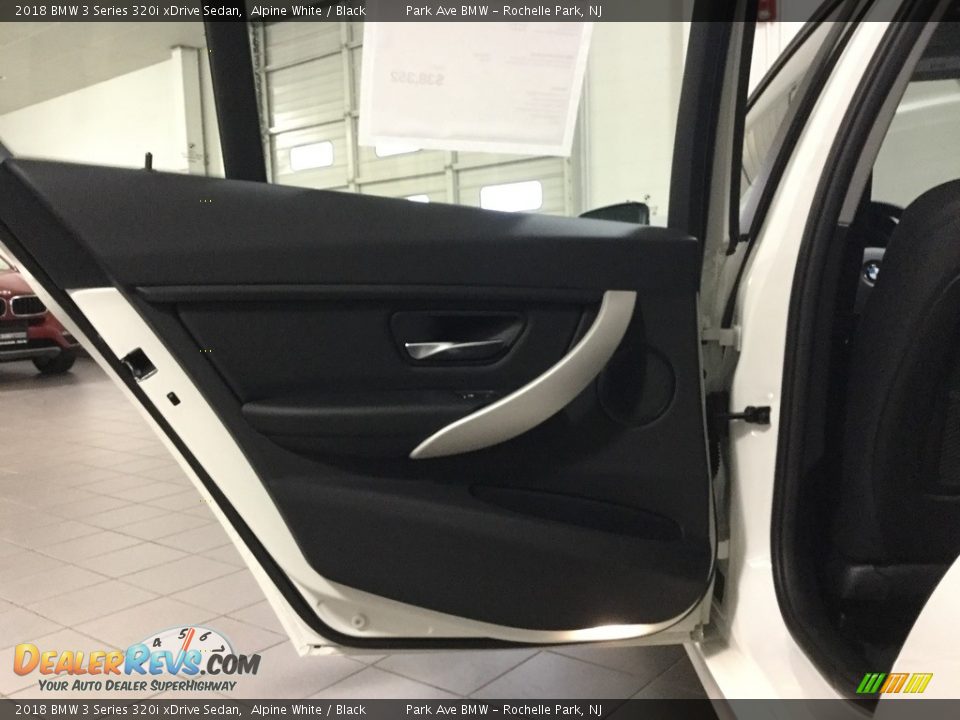 2018 BMW 3 Series 320i xDrive Sedan Alpine White / Black Photo #12