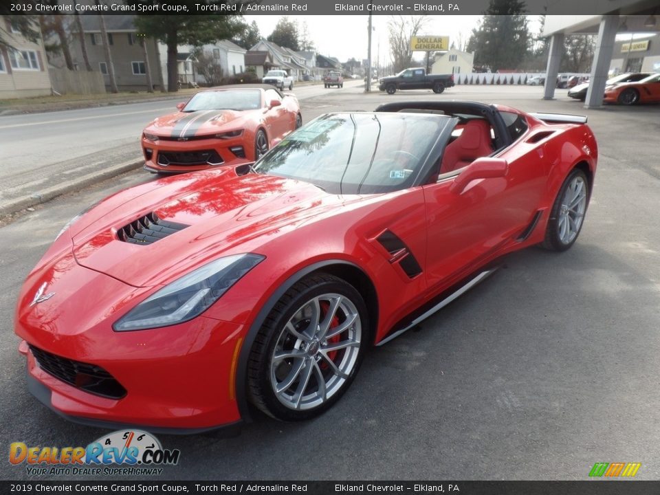 Front 3/4 View of 2019 Chevrolet Corvette Grand Sport Coupe Photo #10