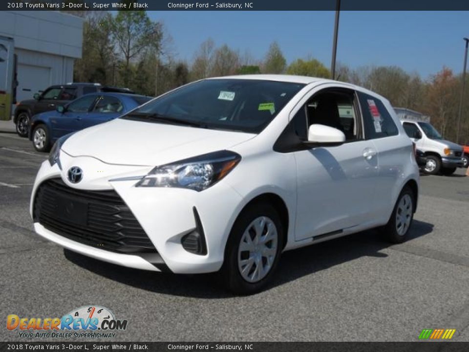 2018 Toyota Yaris 3-Door L Super White / Black Photo #3