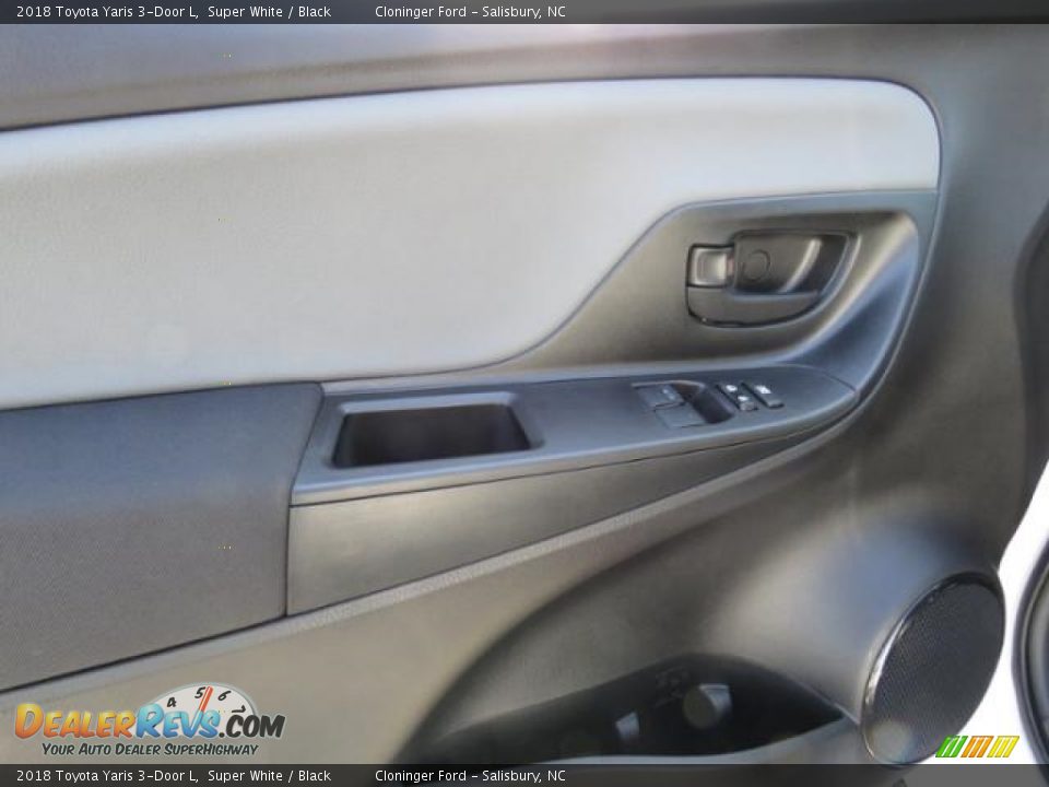 2018 Toyota Yaris 3-Door L Super White / Black Photo #8