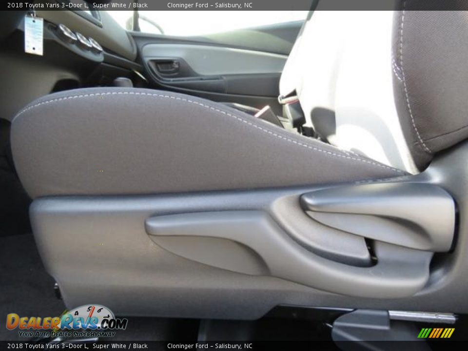 2018 Toyota Yaris 3-Door L Super White / Black Photo #9